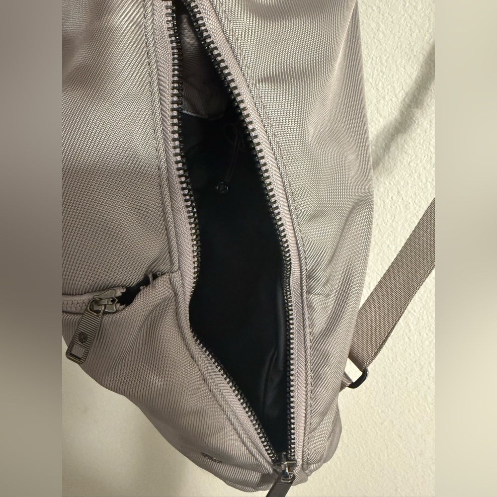 Lululemon Carry Onward Rucksack 12L - Picture 10 of 11